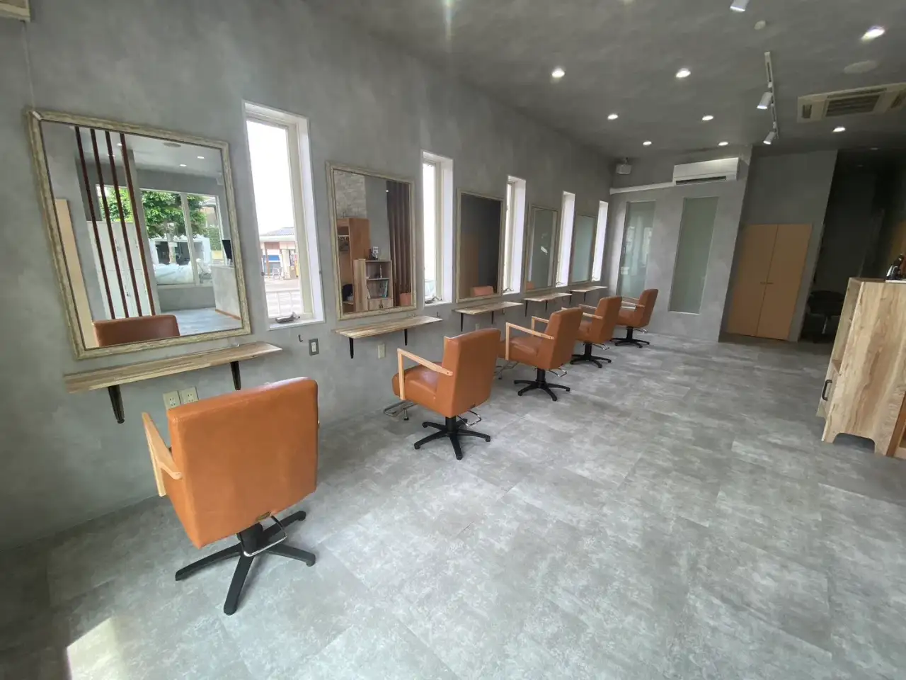 株式会社ofa.が運営する大分市の美容室の店内