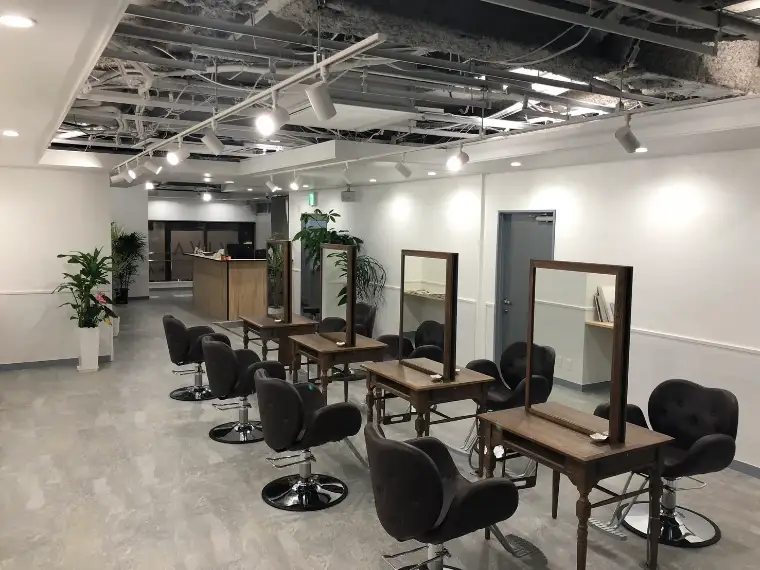VIVA LA HAIR大分中央町店の店内