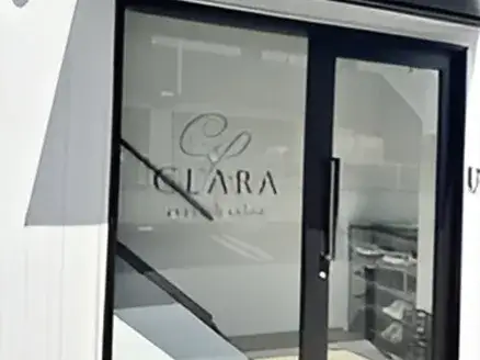 CLARA明野店の入口