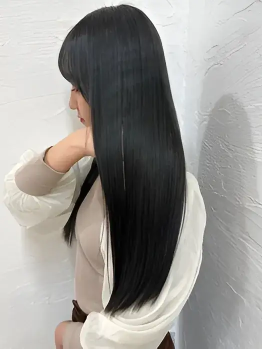 髪質改善で仕上げた艶髪ストレートロング