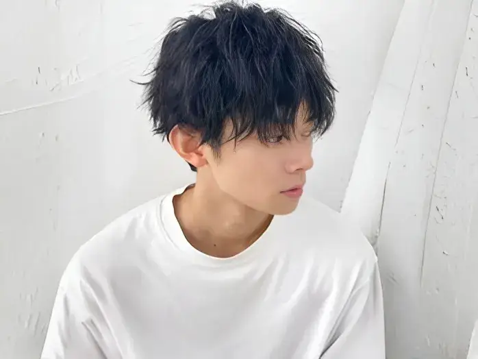 メンズの黒髪ニュアンスマッシュ